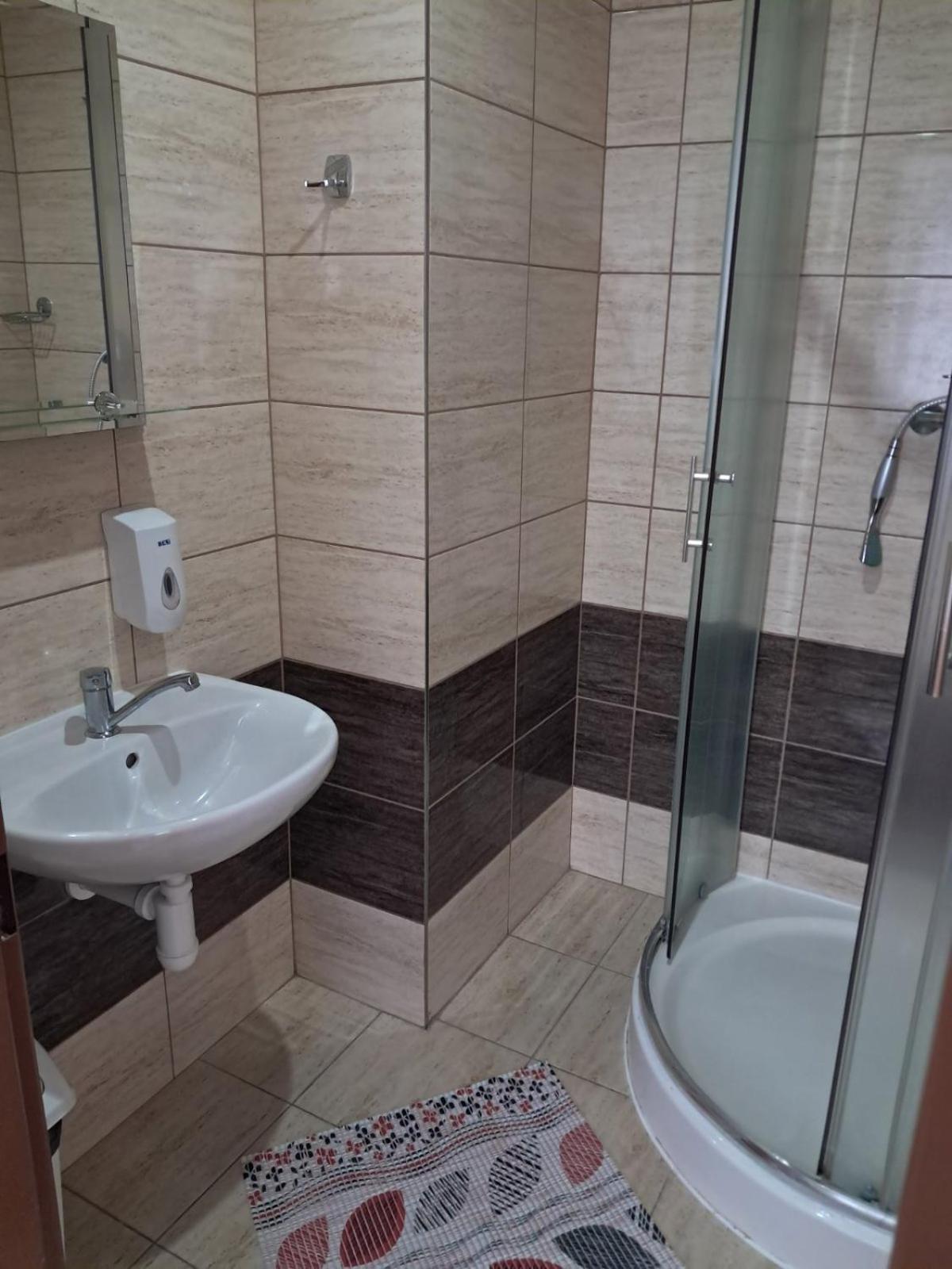 Sd Urbankova 2 Vandrarhem Košice Exteriör bild